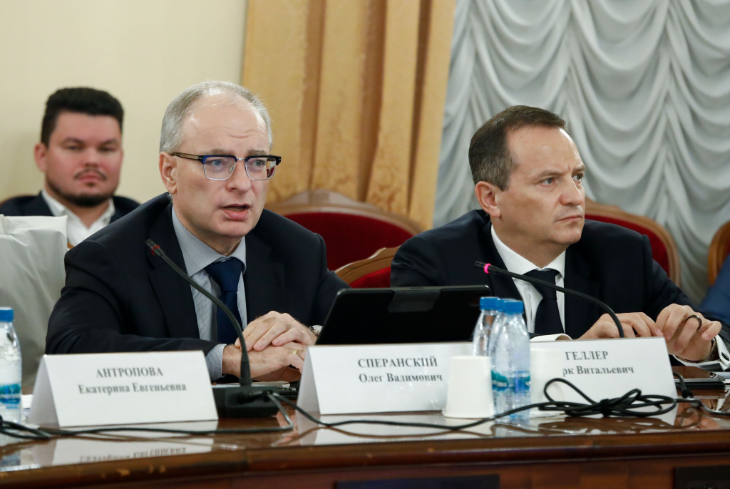 В Государственной Думе обсудили внедрение независимой оценки квалификации в строительстве и ЖКХ